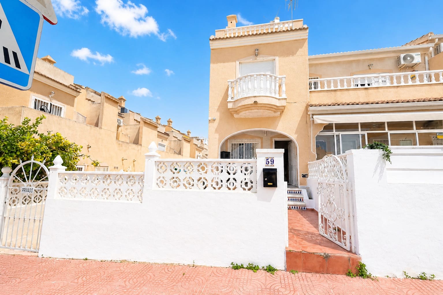 2 slaapkamer Halfvrijstaande villa te koop in Ciudad Quesada met zwembad - € 179.959 (Ref: 9830053)