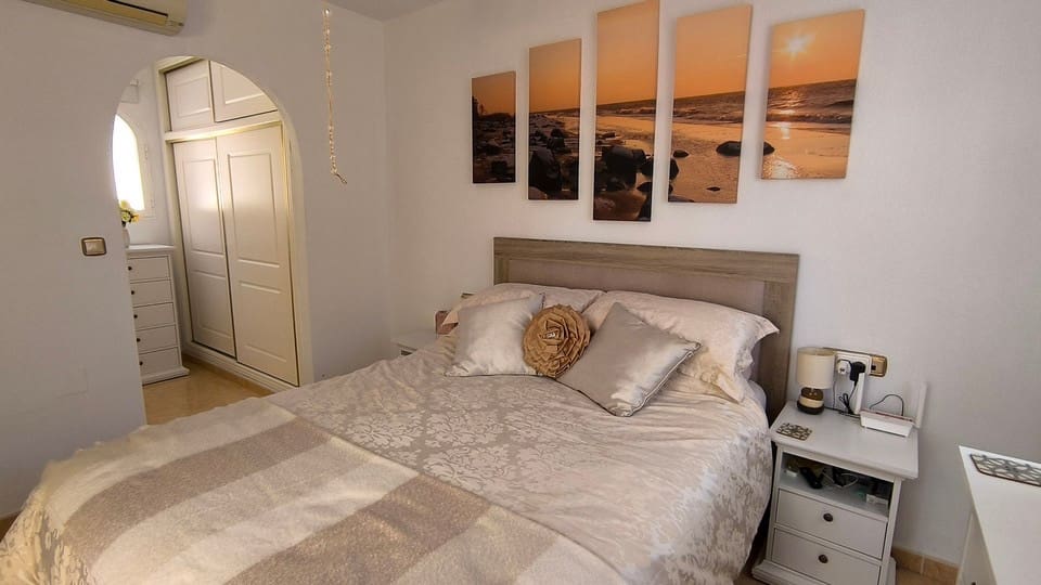 3 slaapkamer Halfvrijstaande villa te koop in Ciudad Quesada met zwembad - € 220.000 (Ref: 9830054)