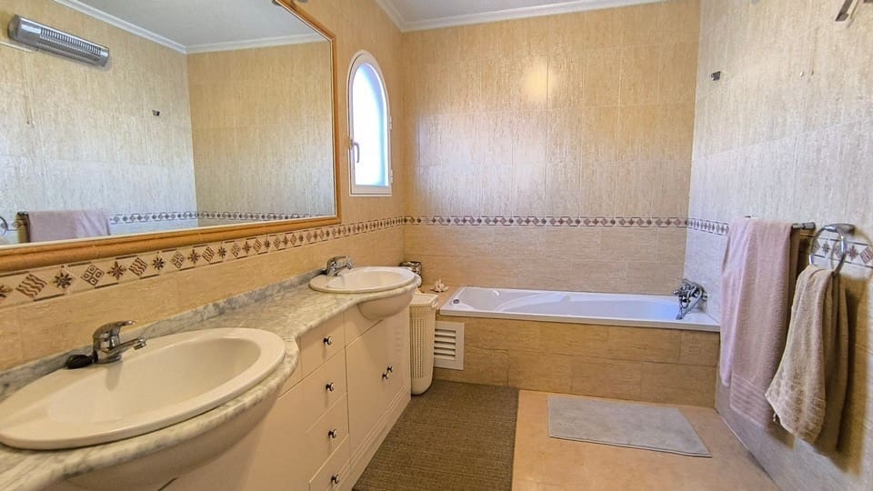3 slaapkamer Halfvrijstaande villa te koop in Ciudad Quesada met zwembad - € 220.000 (Ref: 9830054)