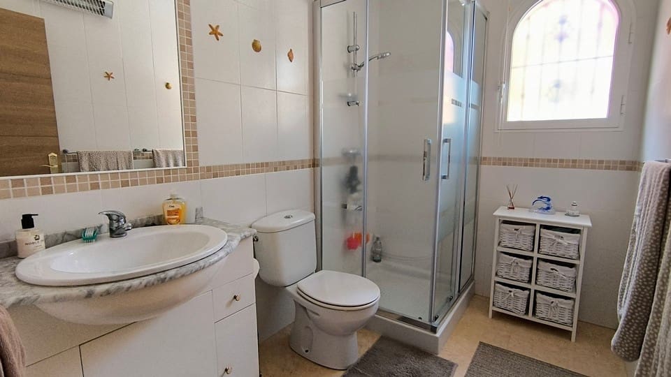 3 slaapkamer Halfvrijstaande villa te koop in Ciudad Quesada met zwembad - € 220.000 (Ref: 9830054)