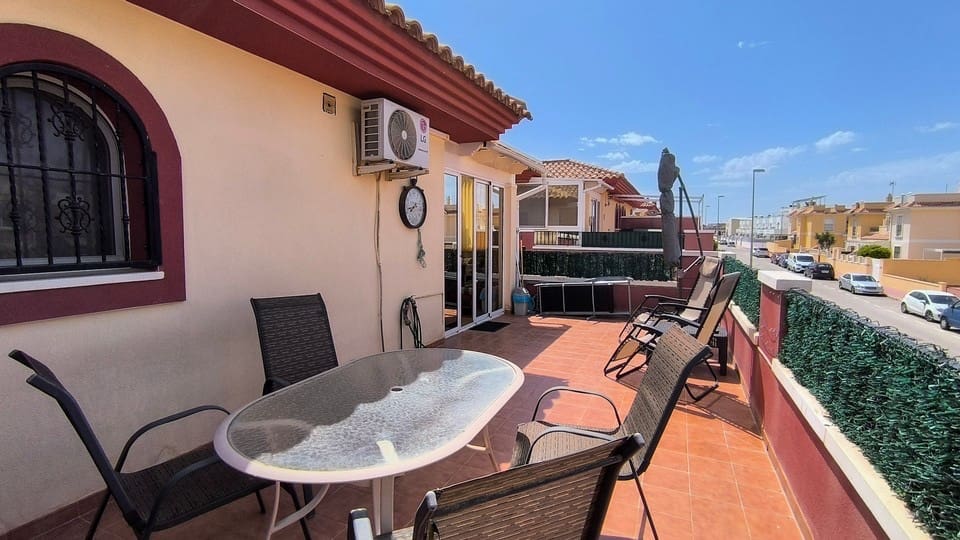 3 slaapkamer Halfvrijstaande villa te koop in Ciudad Quesada met zwembad - € 220.000 (Ref: 9830054)