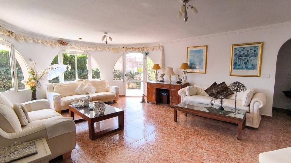 4 bedroom Villa for sale in Ciudad Quesada with pool - € 599,995 (Ref: 9830064)