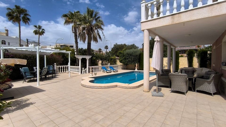 4 bedroom Villa for sale in Ciudad Quesada with pool - € 599,995 (Ref: 9830064)
