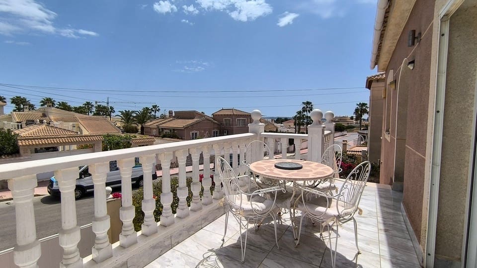 4 bedroom Villa for sale in Ciudad Quesada with pool - € 599,995 (Ref: 9830064)