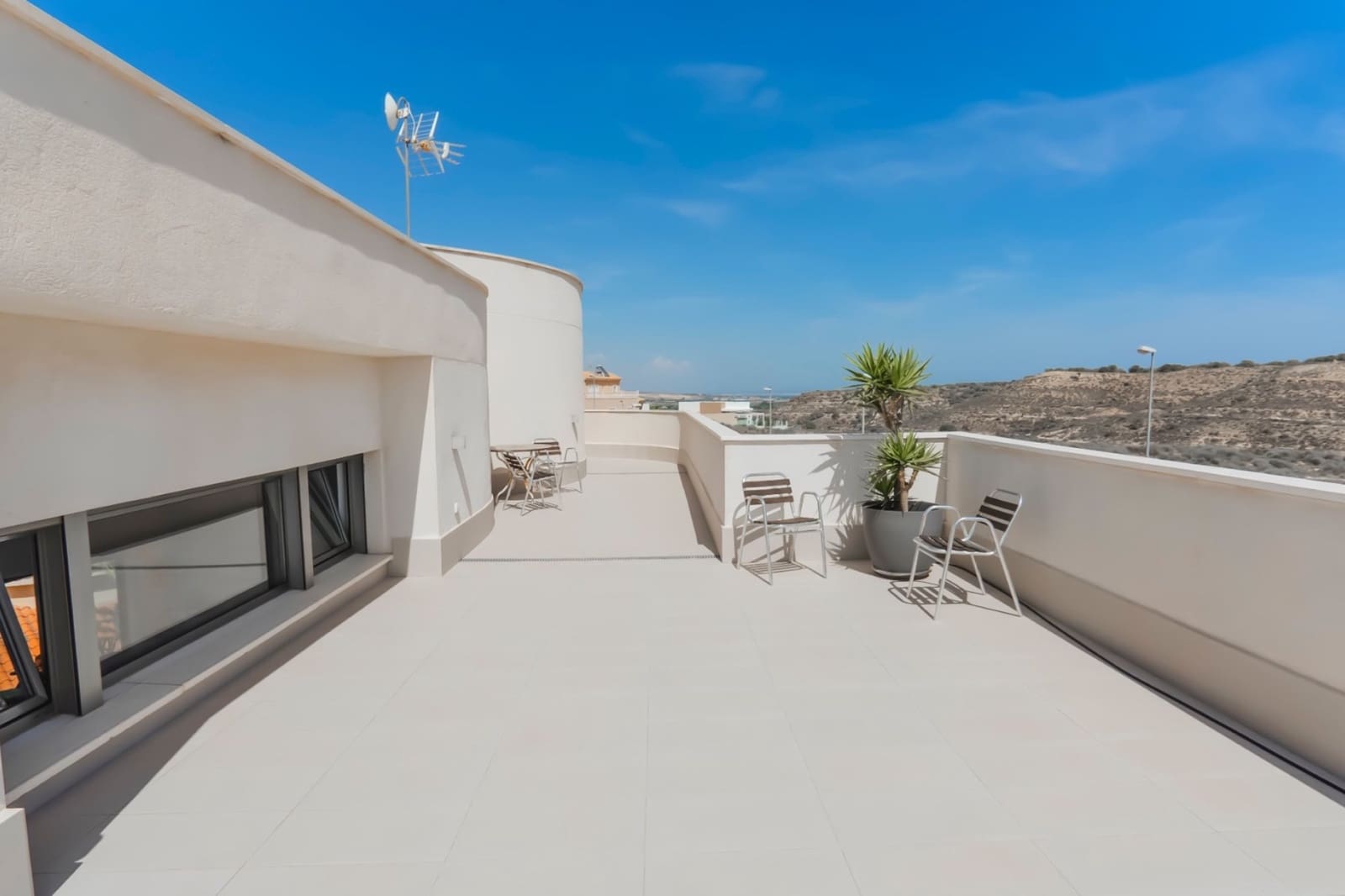 4 slaapkamer Villa te koop in Ciudad Quesada met zwembad - € 899.000 (Ref: 9830065)