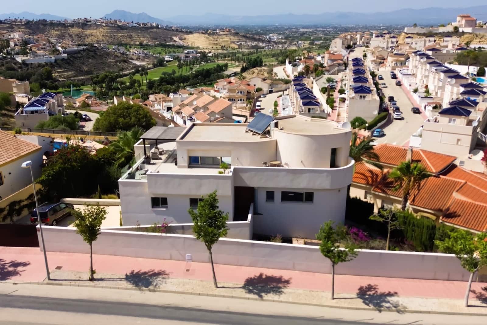 4 slaapkamer Villa te koop in Ciudad Quesada met zwembad - € 899.000 (Ref: 9830065)