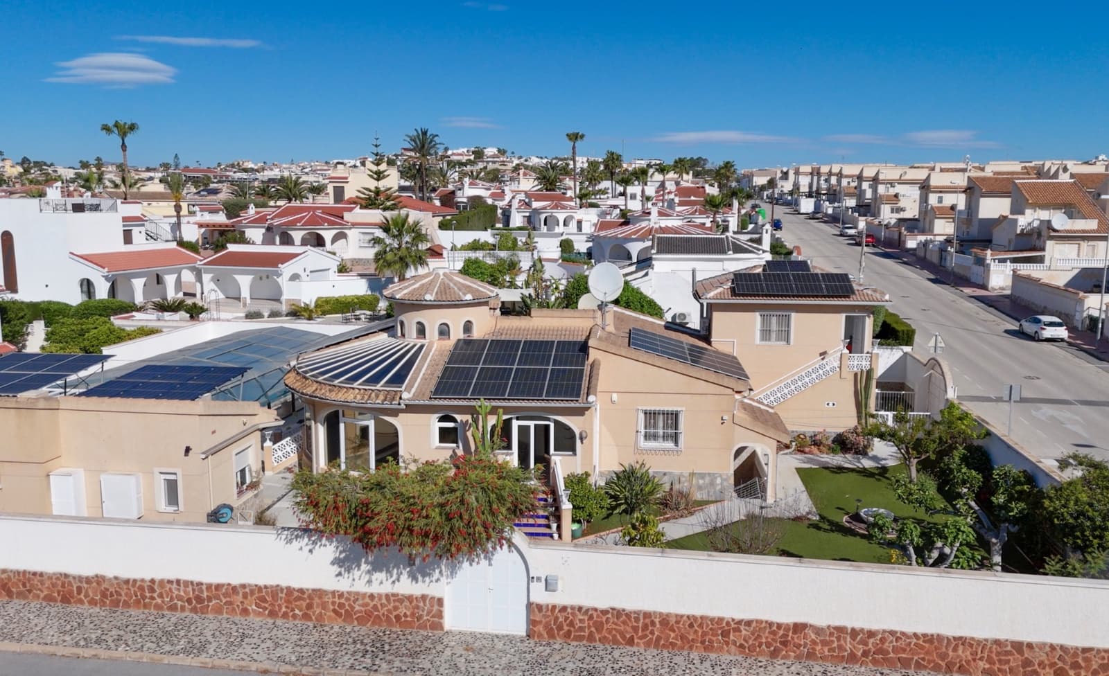4 bedroom Villa for sale in Ciudad Quesada with pool - € 575,000 (Ref: 9830070)