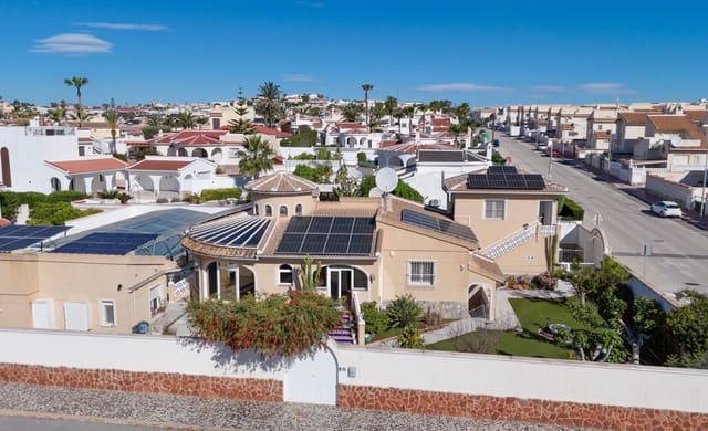 4 bedroom Villa for sale in Ciudad Quesada, Rojales with pool - € 575,000 (Ref: 9830070)