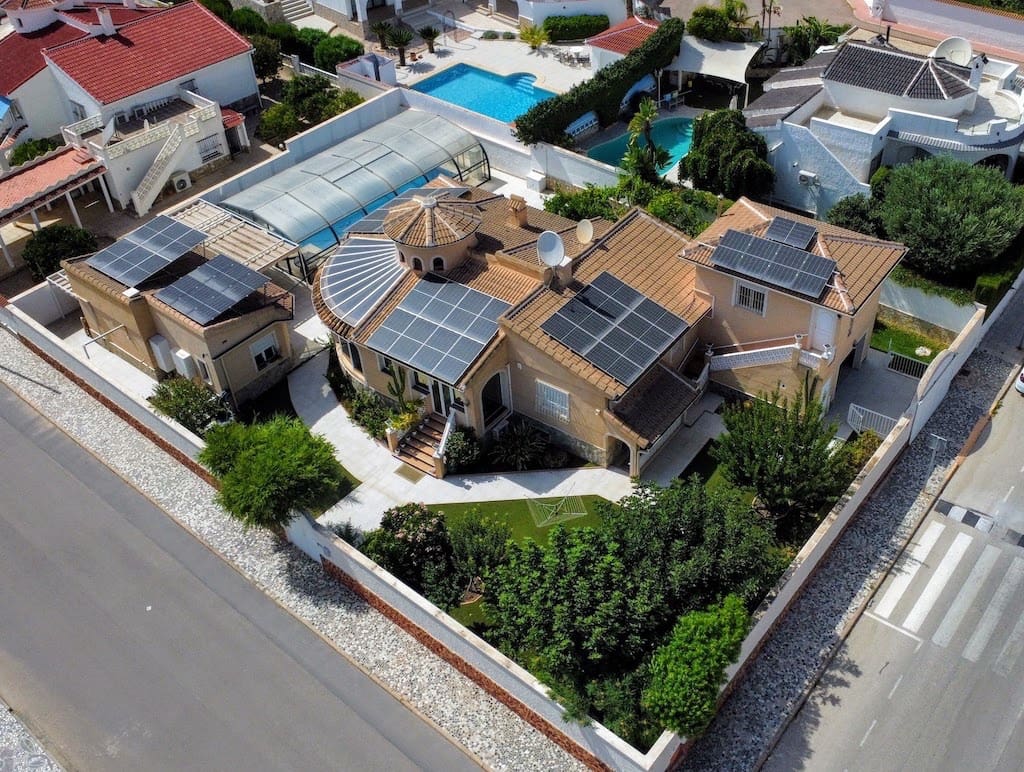 4 bedroom Villa for sale in Ciudad Quesada with pool - € 575,000 (Ref: 9830070)
