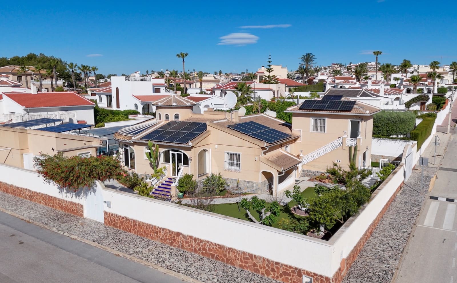 4 bedroom Villa for sale in Ciudad Quesada with pool - € 575,000 (Ref: 9830070)