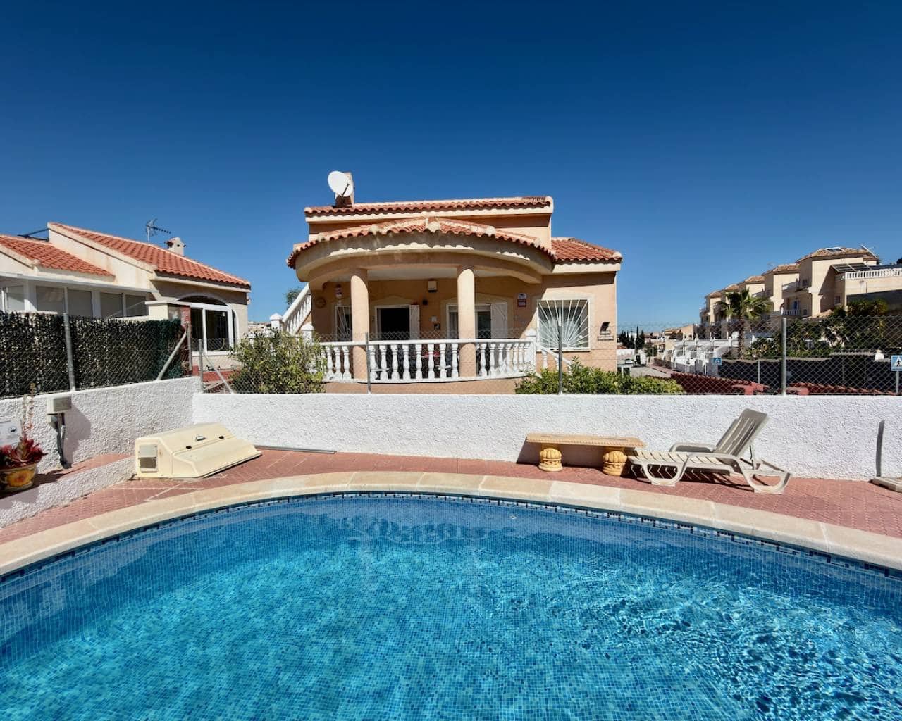 2 soverom Villa til salgs i Ciudad Quesada med svømmebasseng - € 235 000 (Ref: 9830076)