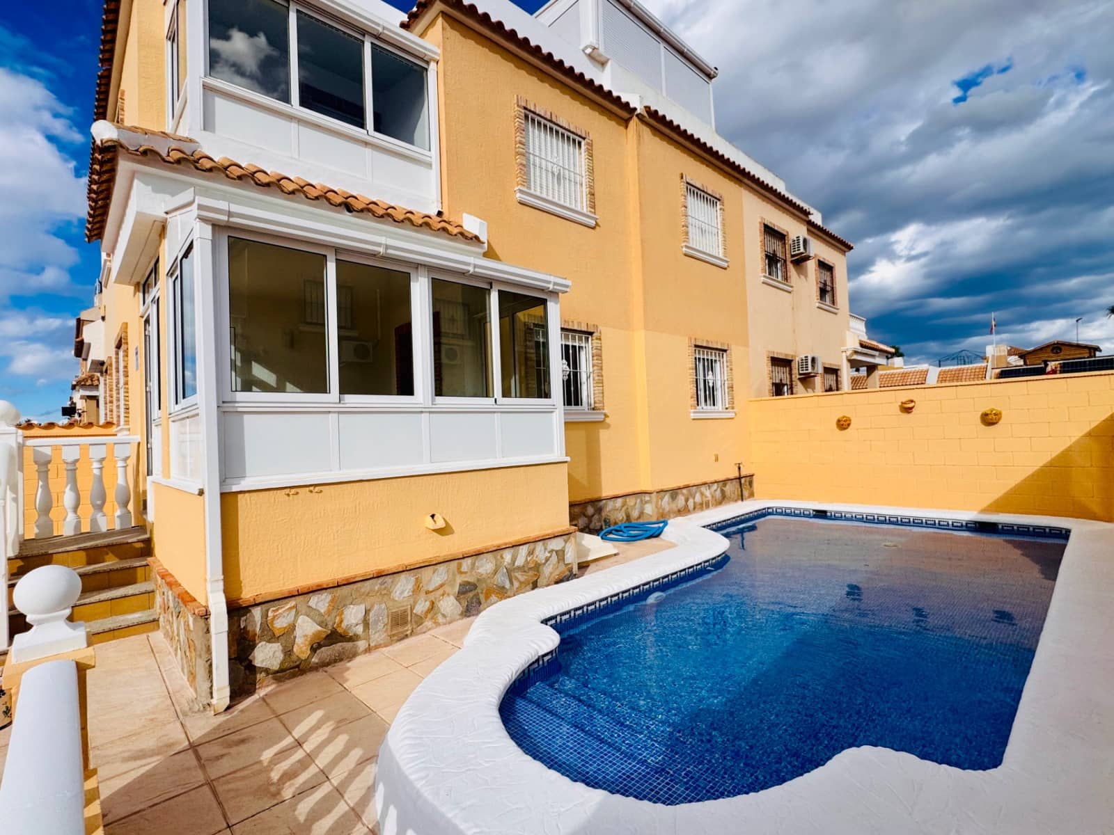 3 bedroom Semi-detached Villa for sale in Ciudad Quesada with pool - € 289,000 (Ref: 9830077)