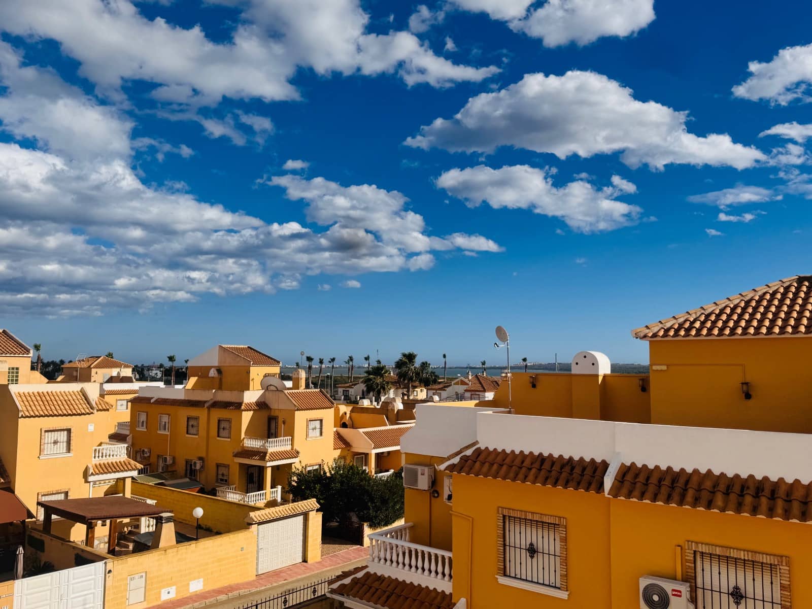 3 bedroom Semi-detached Villa for sale in Ciudad Quesada with pool - € 289,000 (Ref: 9830077)