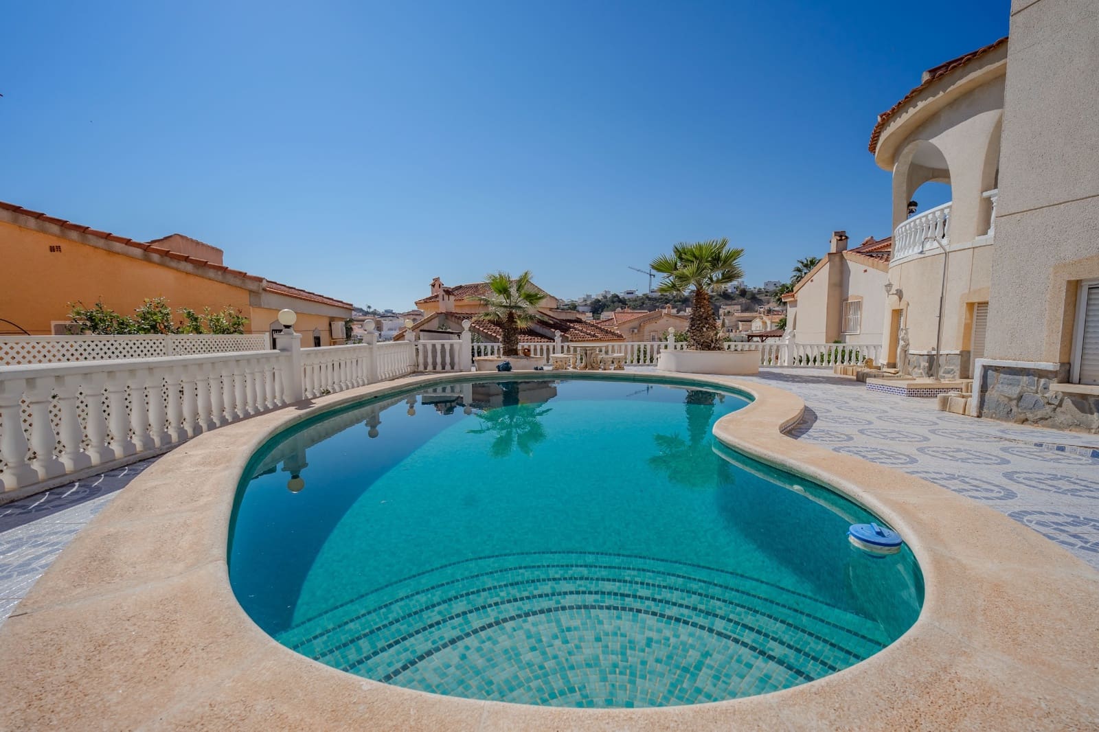 Chalet de 4 habitaciones en Ciudad Quesada en venta con piscina - 379.950 € (Ref: 9830079)
