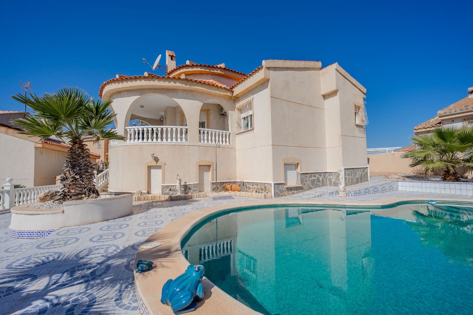 Chalet de 4 habitaciones en Ciudad Quesada en venta con piscina - 379.950 € (Ref: 9830079)