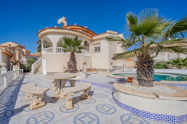 Chalet de 4 habitaciones en Ciudad Quesada, Rojales en venta con piscina - 379.950 € (Ref: 9830079)