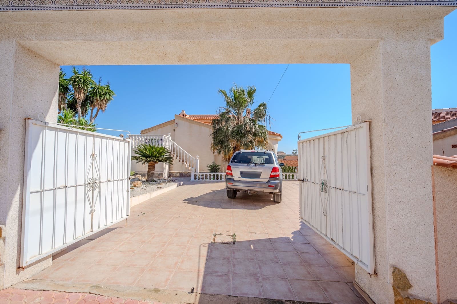 Chalet de 4 habitaciones en Ciudad Quesada en venta con piscina - 379.950 € (Ref: 9830079)