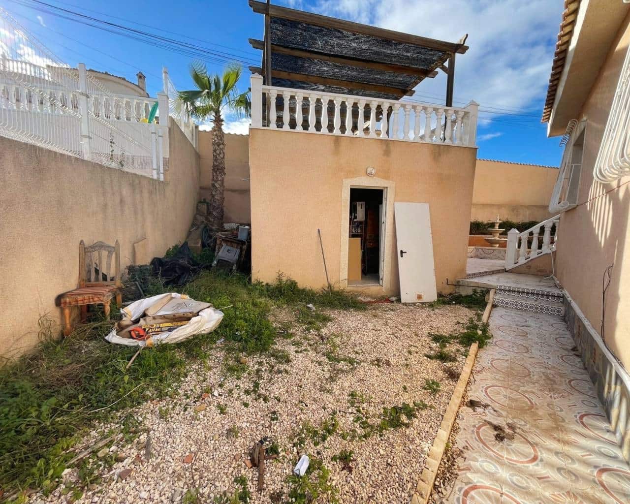 5 makuuhuone Huvila myytävänä paikassa Ciudad Quesada mukana uima-altaan - 450 000 € (Ref: 9830094)