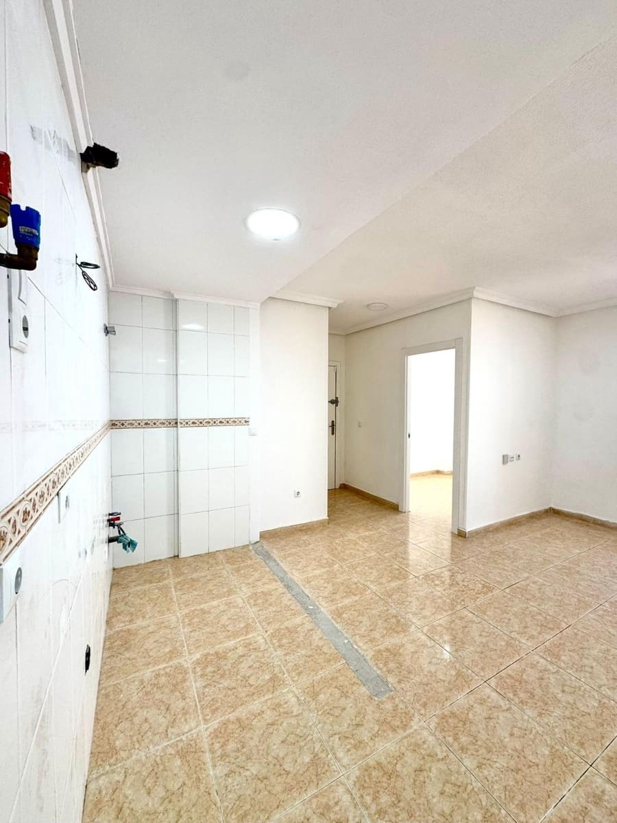 1 bedroom Apartment for sale in Torrevieja - € 139,000 (Ref: 9831362)