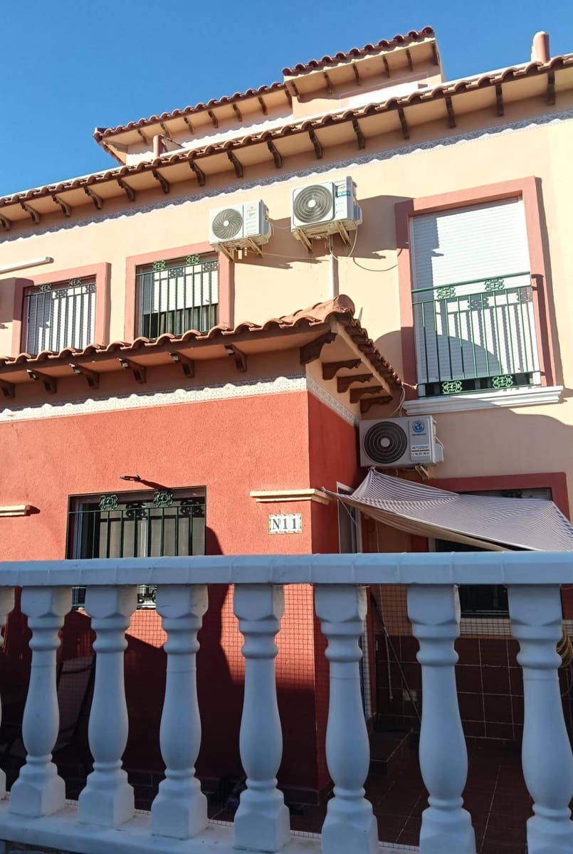 4 sovrum Radhus till salu i Torrevieja med pool - 187 900 € (Ref: 9831370)