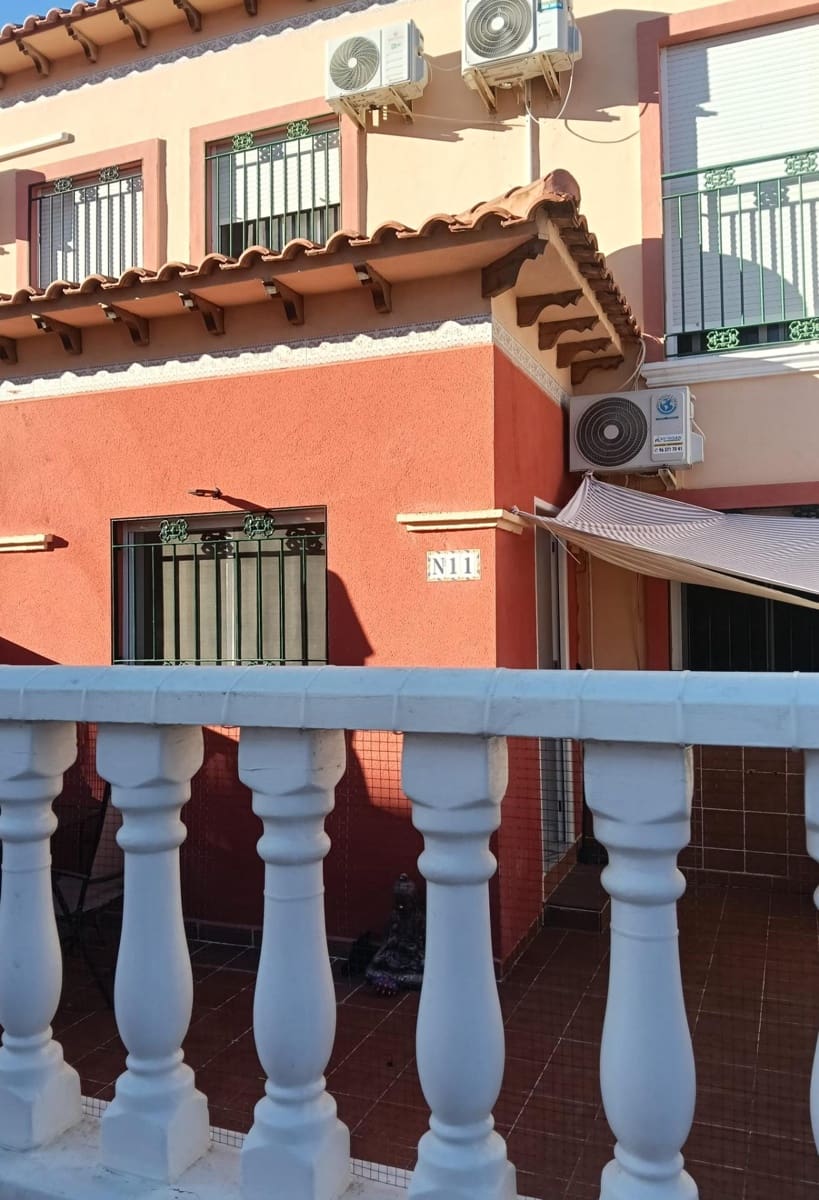 4 sovrum Radhus till salu i Torrevieja med pool - 187 900 € (Ref: 9831370)
