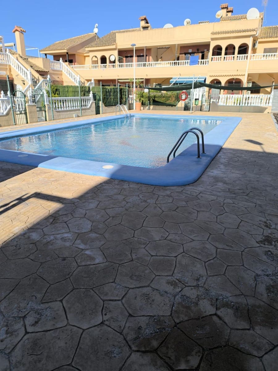 4 sovrum Radhus till salu i Torrevieja med pool - 187 900 € (Ref: 9831370)