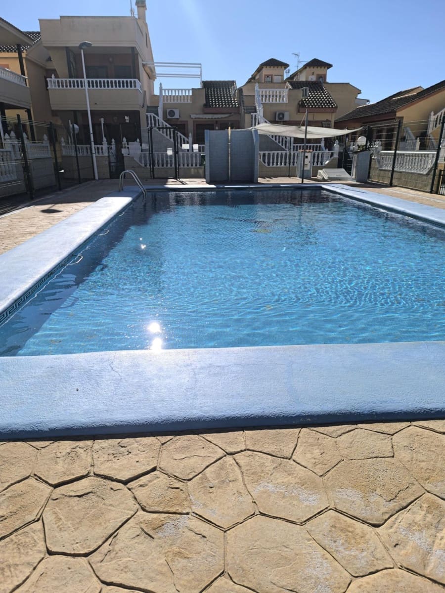 4 sovrum Radhus till salu i Torrevieja med pool - 187 900 € (Ref: 9831370)