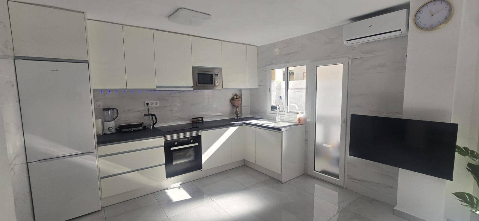 3 slaapkamer Appartement te koop in Torrevieja met zwembad - € 249.900 (Ref: 9831381)