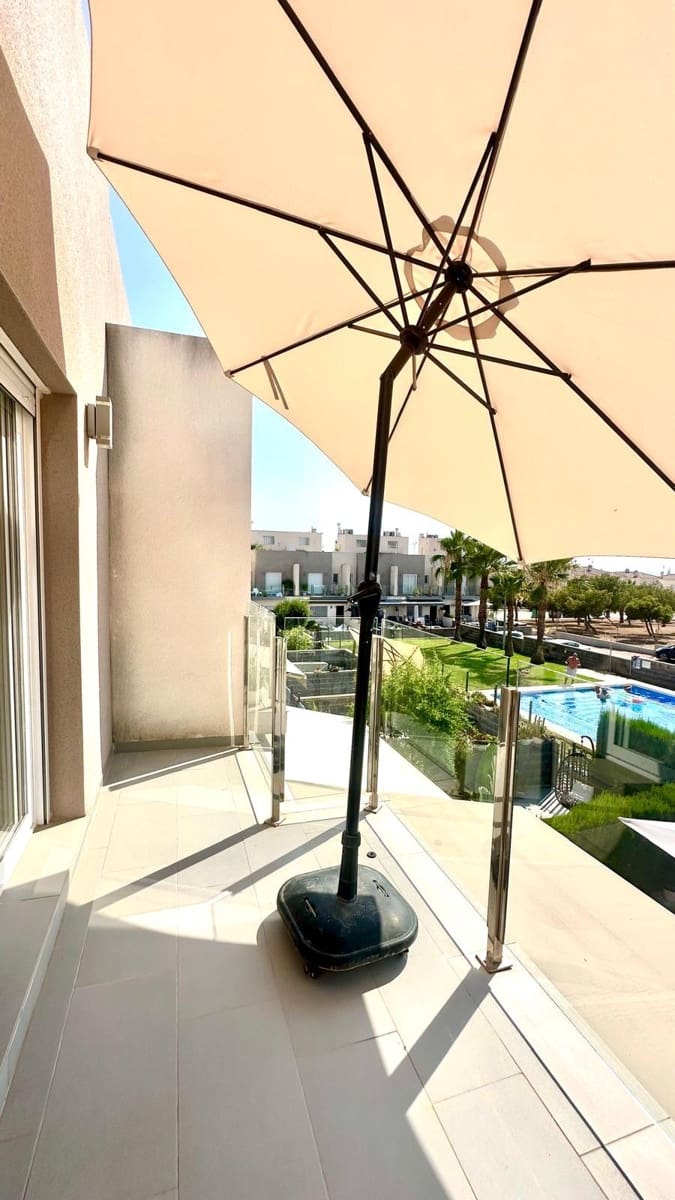 2 bedroom Terraced Villa for sale in Torrevieja with pool - € 274,900 (Ref: 9831425)
