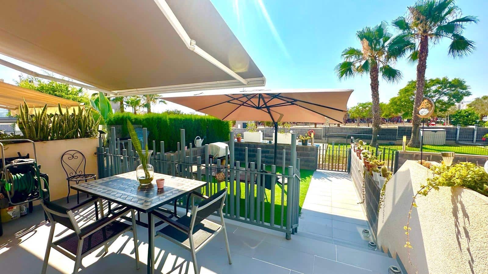 2 bedroom Terraced Villa for sale in Torrevieja with pool - € 274,900 (Ref: 9831425)