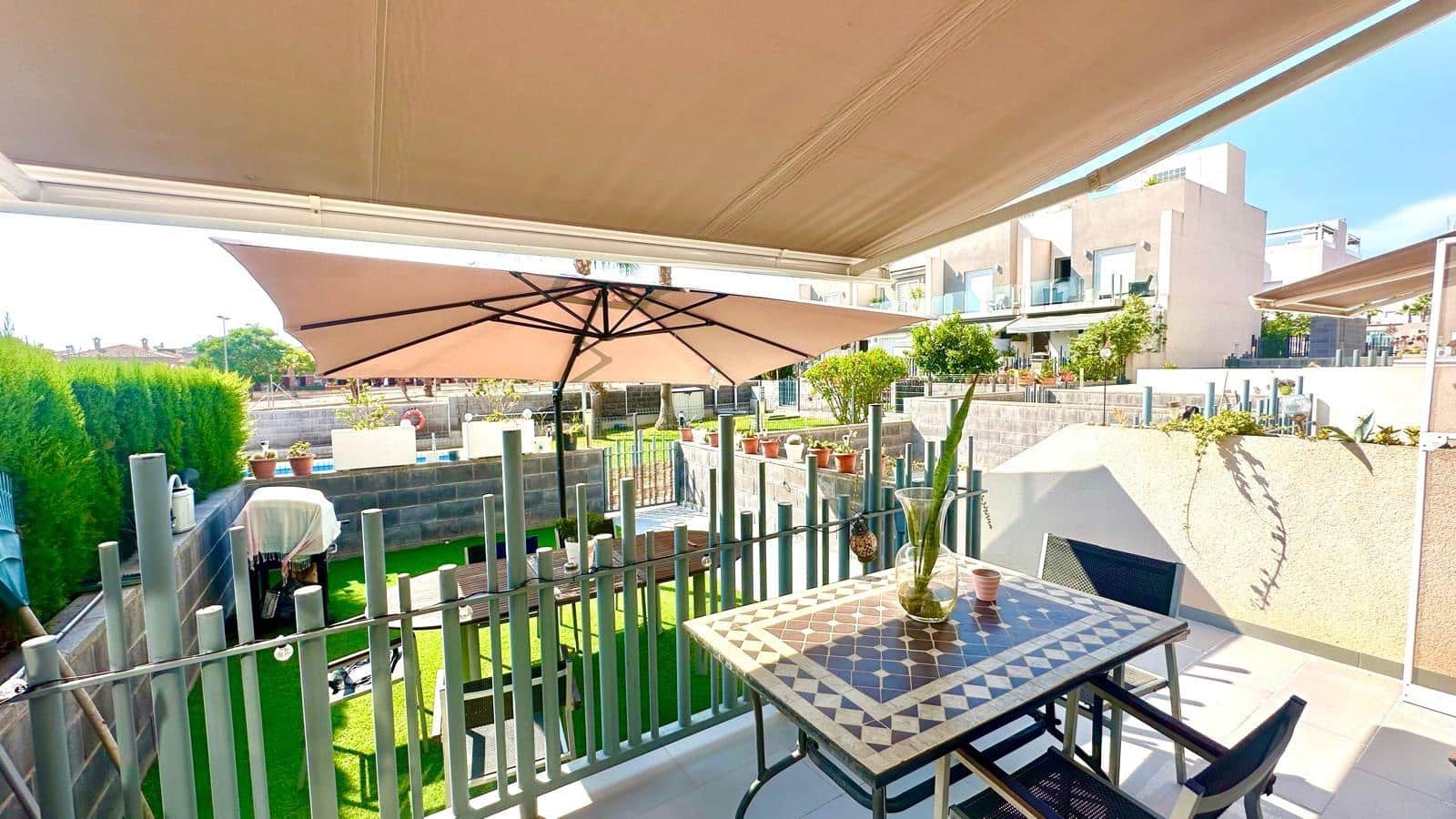 2 bedroom Terraced Villa for sale in Torrevieja with pool - € 274,900 (Ref: 9831425)