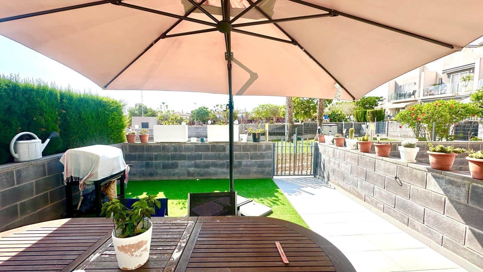 2 bedroom Terraced Villa for sale in Torrevieja with pool - € 274,900 (Ref: 9831425)