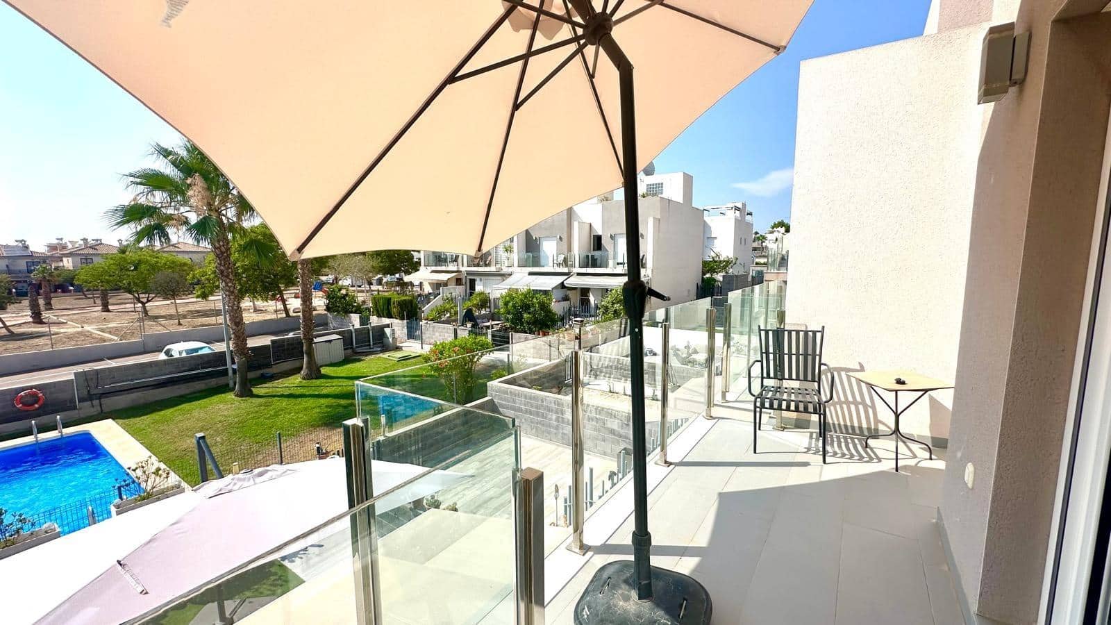 2 bedroom Terraced Villa for sale in Torrevieja with pool - € 274,900 (Ref: 9831425)