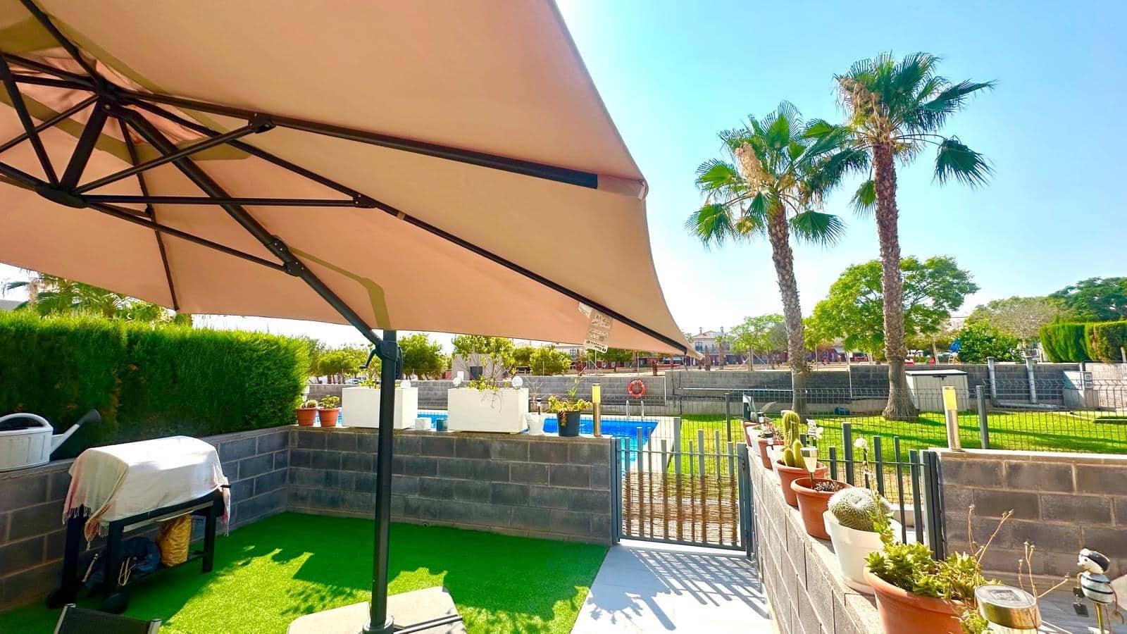 2 bedroom Terraced Villa for sale in Torrevieja with pool - € 274,900 (Ref: 9831425)
