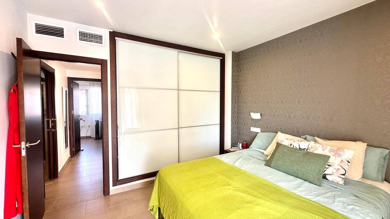 2 bedroom Terraced Villa for sale in Torrevieja with pool - € 274,900 (Ref: 9831425)
