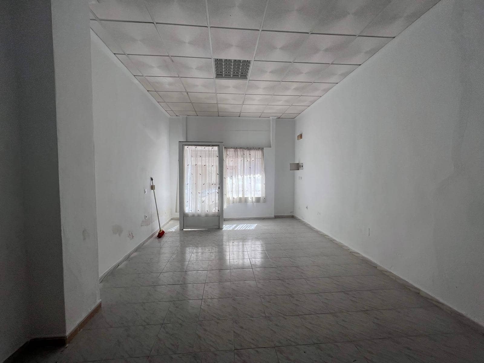Local Comercial en Torrevieja en venta - 134.900 € (Ref: 9831427)