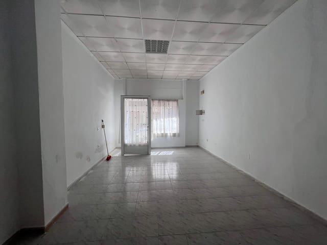 Comercial para venda em Torrevieja - 134 900 € (Ref: 9831427)