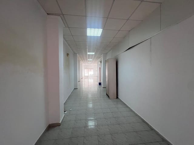 Comercial para venda em Torrevieja - 134 900 € (Ref: 9831427)