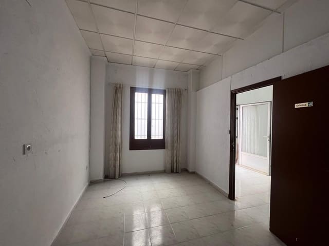 Comercial para venda em Torrevieja - 134 900 € (Ref: 9831427)