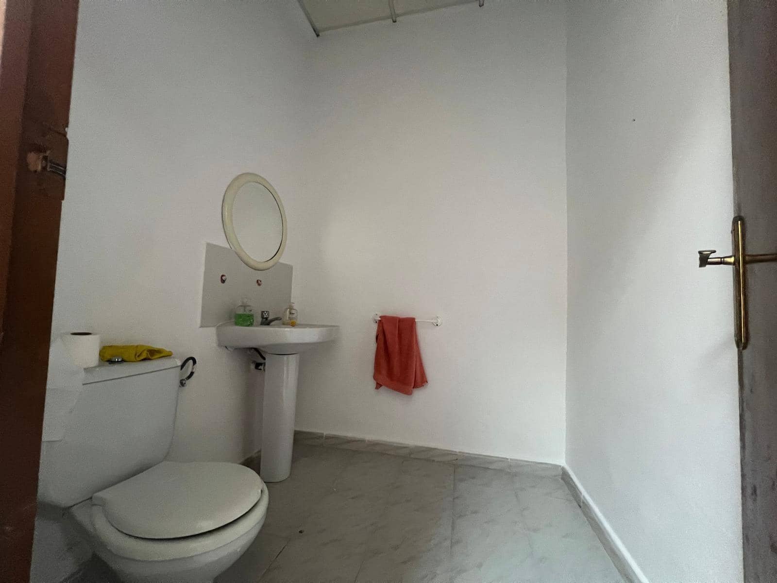 Local Comercial en Torrevieja en venta - 134.900 € (Ref: 9831427)