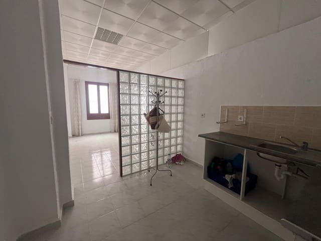 Comercial para venda em Torrevieja - 134 900 € (Ref: 9831427)