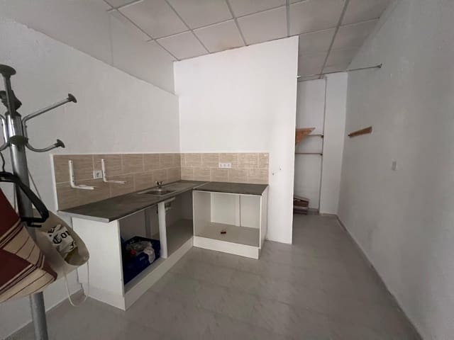 Comercial para venda em Torrevieja - 134 900 € (Ref: 9831427)