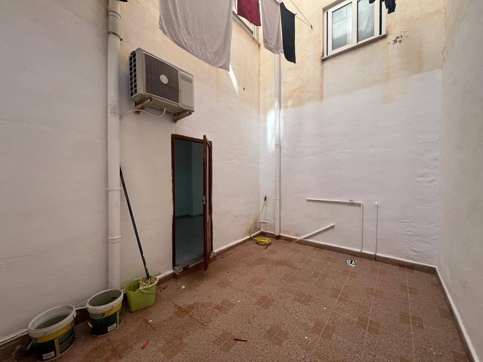 Local Comercial en Torrevieja en venta - 134.900 € (Ref: 9831427)