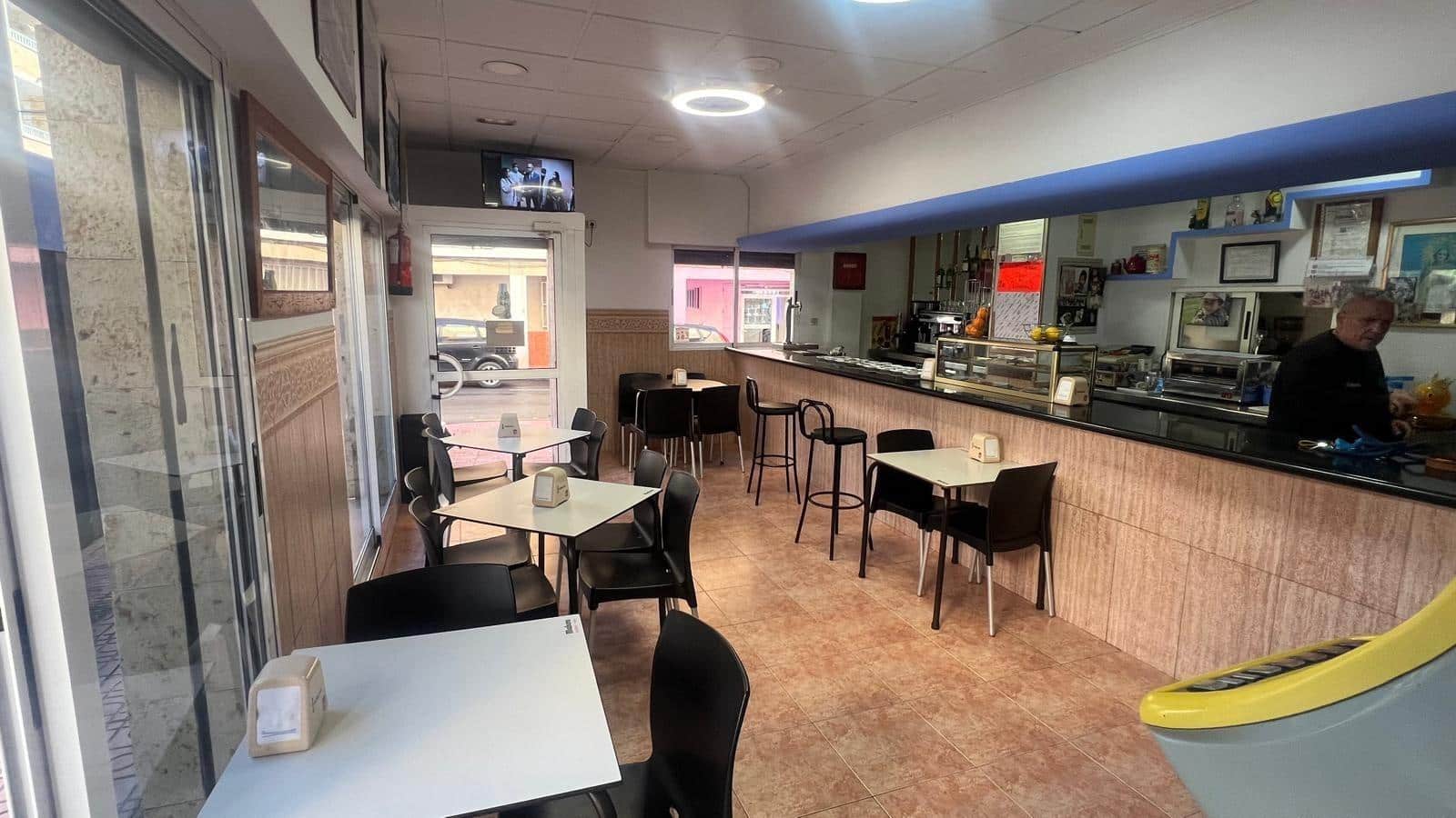 Komercyjne na sprzedaż w Torrevieja - 179 900 € (Ref: 9831428)