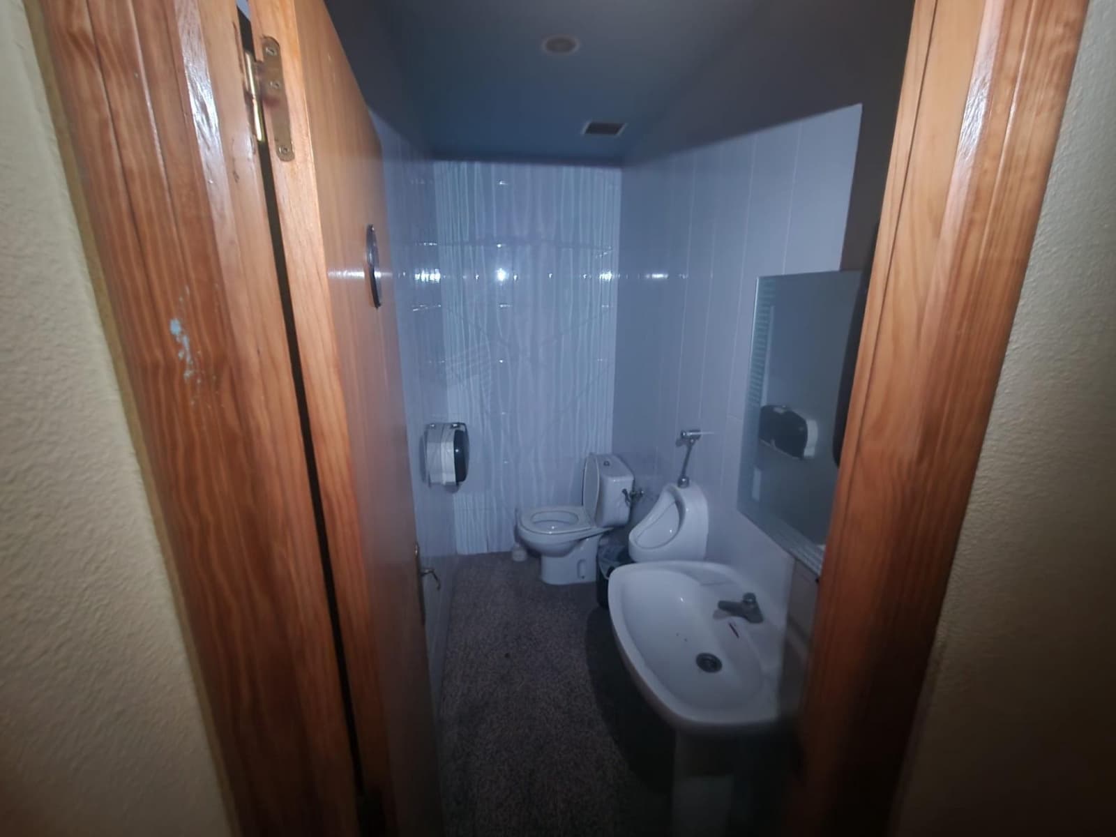 Local Comercial en Torrevieja en venta - 129.900 € (Ref: 9831452)
