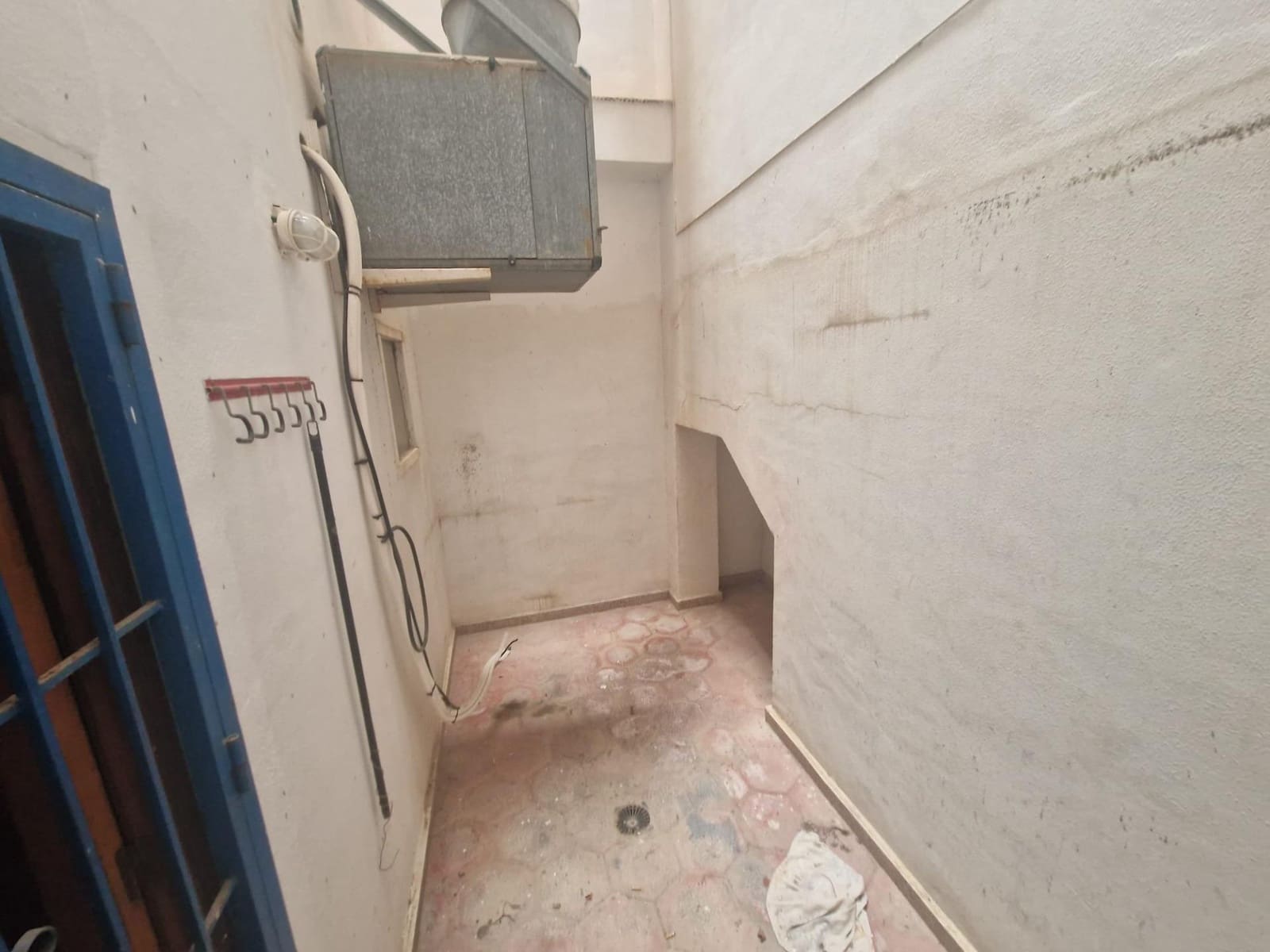 Local Comercial en Torrevieja en venta - 129.900 € (Ref: 9831452)