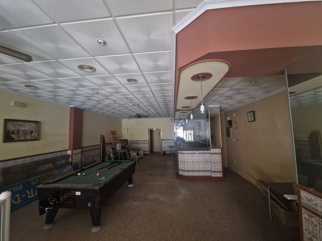 Comercial para venda em Torrevieja - 129 900 € (Ref: 9831452)
