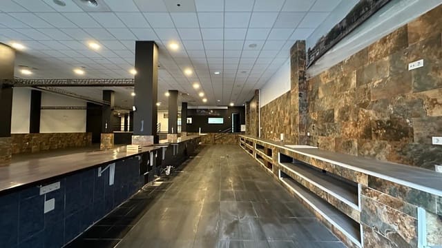 Kommersiell till salu i Torrevieja - 419 900 € (Ref: 9831456)