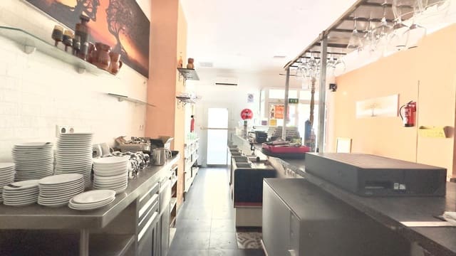 Komercyjne na sprzedaż w Torrevieja - 159 900 € (Ref: 9831480)