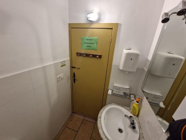 Comercial para venda em Torrevieja - 270 000 € (Ref: 9831513)